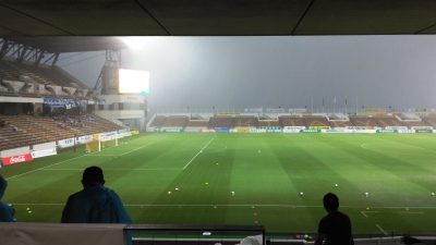雷雨で試合開始遅延｜北九州 vs. 沼津